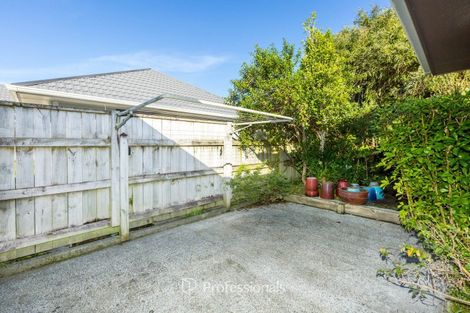 Photo of property in 10 Mcewen Crescent, Riverstone Terraces, Upper Hutt, 5018