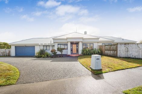 Photo of property in 1 Sycamore Crescent, Fitzherbert, Palmerston North, 4410