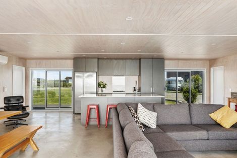 Photo of property in 18 Rochdale Road, Riversdale Beach, Masterton, 5872