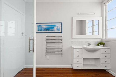 Photo of property in 28 Tauroa Road, Havelock North, 4130