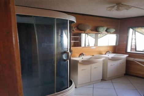 Photo of property in 1/18 Heathglen Place, Bayview, Auckland, 0629