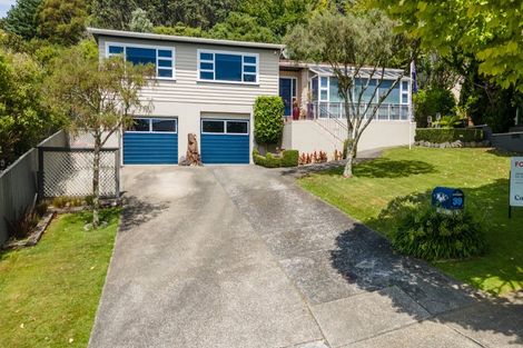 Photo of property in 39 Sunrise Boulevard, Tawa, Wellington, 5028