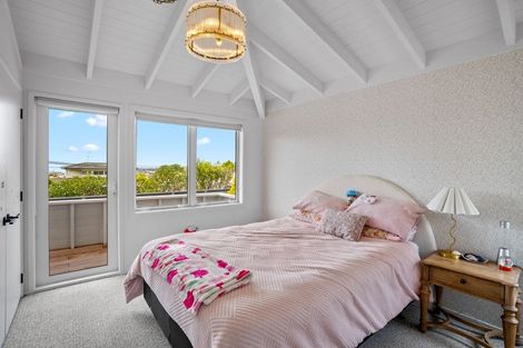 Photo of property in 7 Parr Terrace, Castor Bay, Auckland, 0620