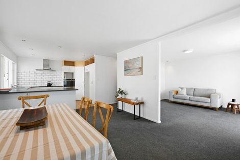 Photo of property in 18 Richmond Street, Cambridge, 3434