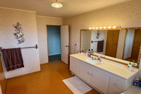 Photo of property in 2 Oakleigh Rise, Oakleigh, Whangarei, 0171