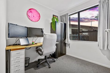 Photo of property in 2/239 Waitemata Drive, Ranui, Auckland, 0612