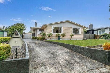Photo of property in 9 Mokau Place, Terrace End, Palmerston North, 4410