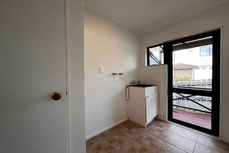 Photo of property in 1a Romulus Place, Totara Vale, Auckland, 0629