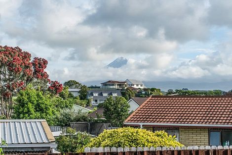 Photo of property in 24 Tiverton Crescent, Whalers Gate, New Plymouth, 4310
