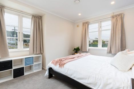 Photo of property in 27 Hewer Crescent, Naenae, Lower Hutt, 5011