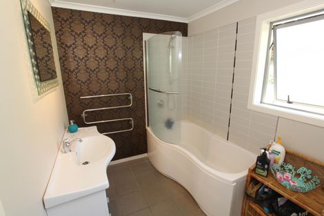 Photo of property in 11 Park Drive, Raglan, 3225