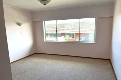 Photo of property in 1/71 Royal View Road, Te Atatu South, Auckland, 0610