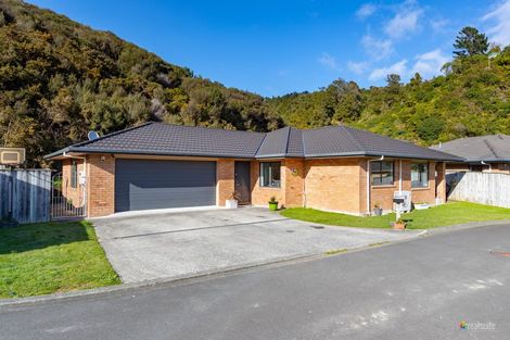 Photo of property in 25 Aragon Grove, Kingsley Heights, Upper Hutt, 5018