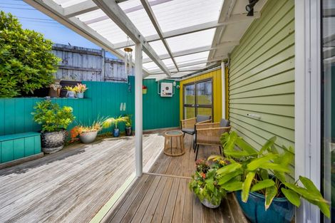 Photo of property in 5 Scott Street, Moturoa, New Plymouth, 4310