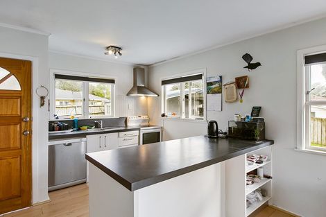 Photo of property in 59 Divich Avenue, Te Atatu South, Auckland, 0610