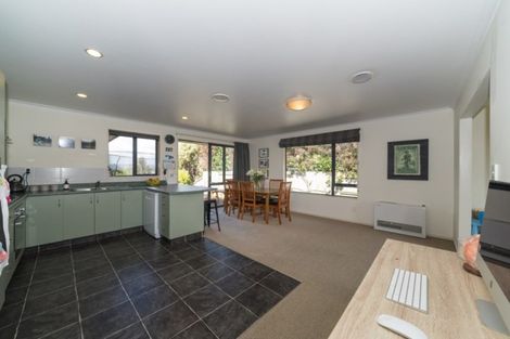 Photo of property in 30 Logan Way, Kelvin Grove, Palmerston North, 4414