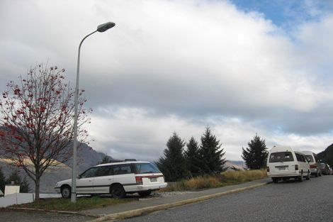 Photo of property in 138a Wynyard Crescent, Fernhill, Queenstown, 9300