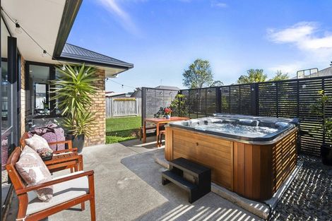 Photo of property in 16 Chestnut Close, Kelvin Grove, Palmerston North, 4414