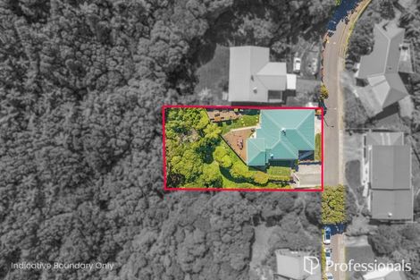 Photo of property in 14 Bushey Way, Maungaraki, Lower Hutt, 5010
