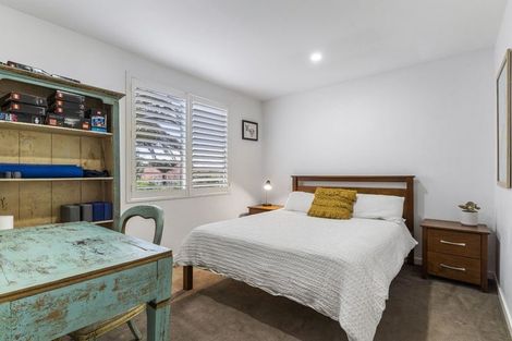 Photo of property in 11a Wernham Place, Northcote, Auckland, 0626