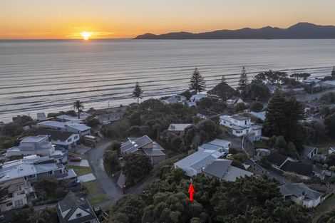 Photo of property in 13 The Crescent, Raumati South, Paraparaumu, 5032