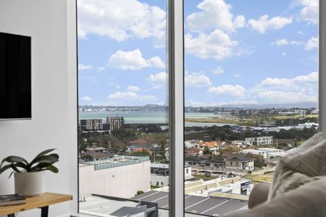 Photo of property in Sentinel Apartments, 905/3 Northcroft Street, Takapuna, Auckland, 0622