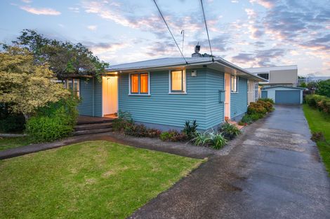 Photo of property in 55 Sullivan Avenue, Mangere Bridge, Auckland, 2022