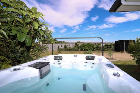 Photo of property in 28 Feist Street, Carterton, 5713