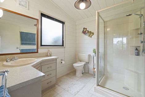 Photo of property in 6 Byron Place, Whalers Gate, New Plymouth, 4310