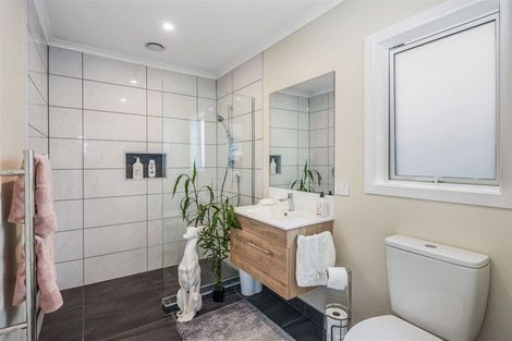 Photo of property in 166 Mark Avenue, Grenada Village, Wellington, 6037