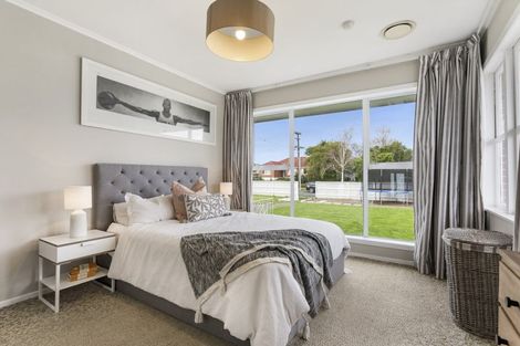 Photo of property in 58 Yeovil Road, Te Atatu Peninsula, Auckland, 0610