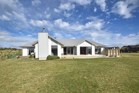 Photo of property in 15 Court Of Ascot, Seaward Bush, Invercargill, 9812