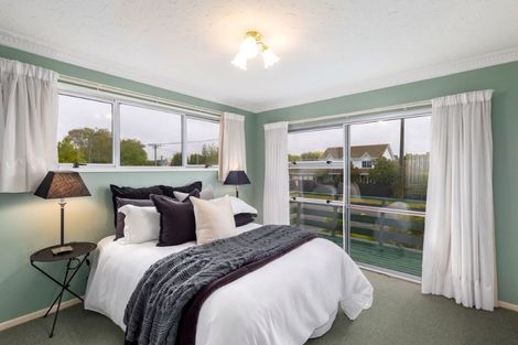 Photo of property in 42 Crofton Road, Harewood, Christchurch, 8051