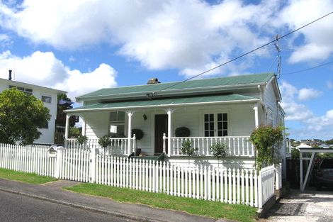 Photo of property in 44 Rawene Road, Birkenhead, Auckland, 0626