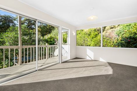 Photo of property in 99 Kawakawa Bay Coast Road, Kawakawa Bay, Papakura, 2585