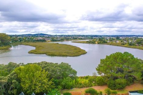 Photo of property in 43 Beaubank Road, Kelston, Auckland, 0602