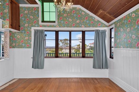 Photo of property in 42 Cameron Road, Bluff Hill, Napier, 4110