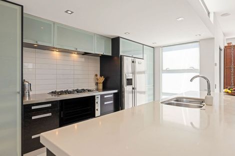 Photo of property in 19 Kilmore Street, Christchurch Central, Christchurch, 8013
