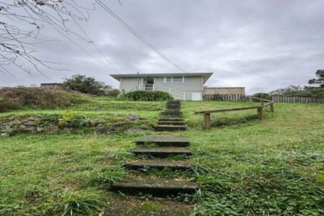 Photo of property in 52 Ruskin Road, Newlands, Wellington, 6037