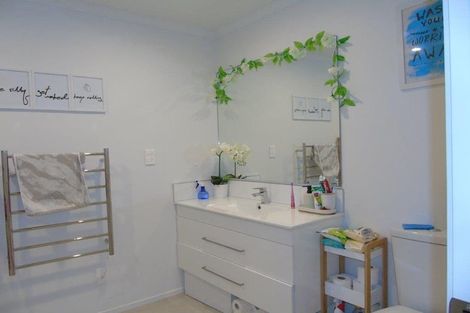 Photo of property in 19/9 Surrey Street, Tawa, Wellington, 5028