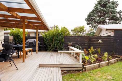 Photo of property in 21 Acacia Street, Kelvin Grove, Palmerston North, 4414