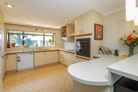 Photo of property in 10 Pyatt Place, Redwood, Christchurch, 8051