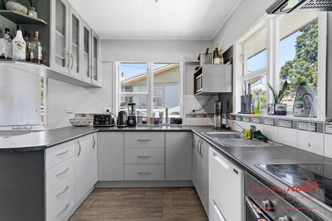 Photo of property in 260 Hepburn Road, Glendene, Auckland, 0602