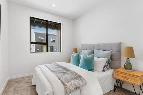 Photo of property in 33 Puihi Crescent, Massey, 0614