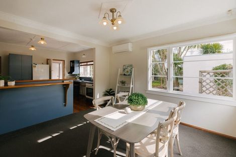 Photo of property in 21 Winston Avenue, Hokowhitu, Palmerston North, 4410