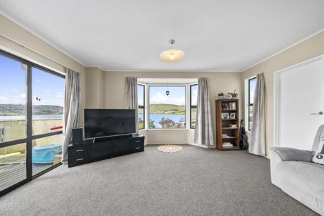Photo of property in 7 Gloaming Hill, Titahi Bay, Porirua, 5022
