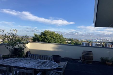 Photo of property in 7 Martin Crescent, Northcote, Auckland, 0627