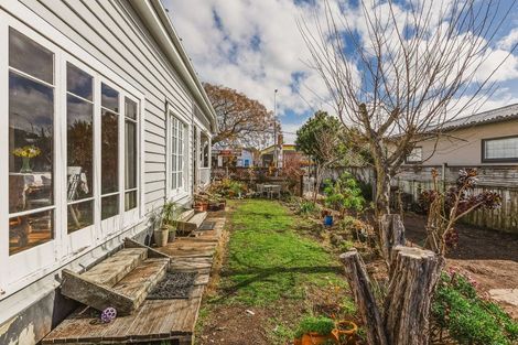Photo of property in 18 Lee Road, Taradale, Napier, 4112