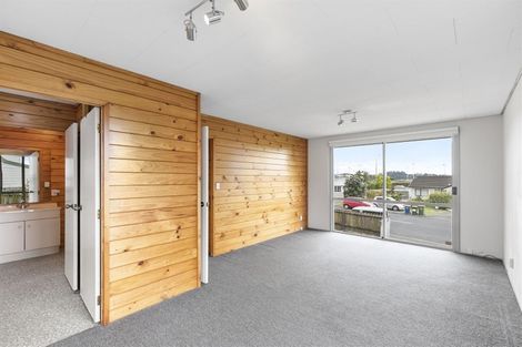 Photo of property in 1/30 Barbados Drive, Unsworth Heights, Auckland, 0632