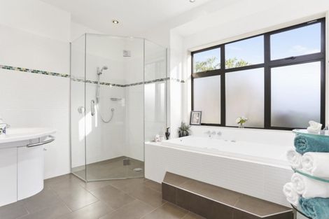 Photo of property in 1304 Old North Road, Helensville, 0875